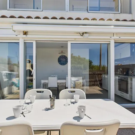 20 M De La Plage, Pour 4, Terrasse Апартаменты