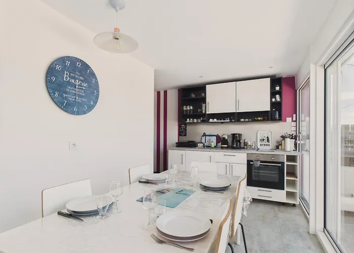 20 M De La Plage, Pour 4, Terrasse Апартаменты