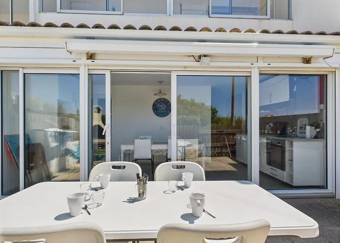 20 M De La Plage, Pour 4, Terrasse Апартаменты